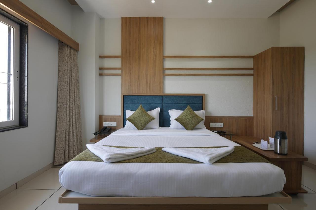 Hotel Decent Unjha Exterior photo