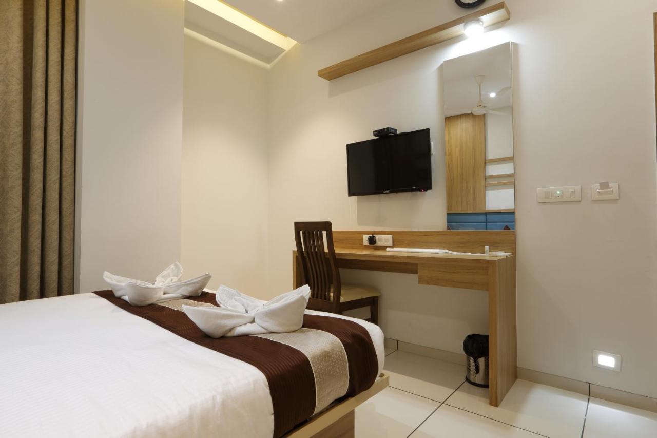 Hotel Decent Unjha Exterior photo