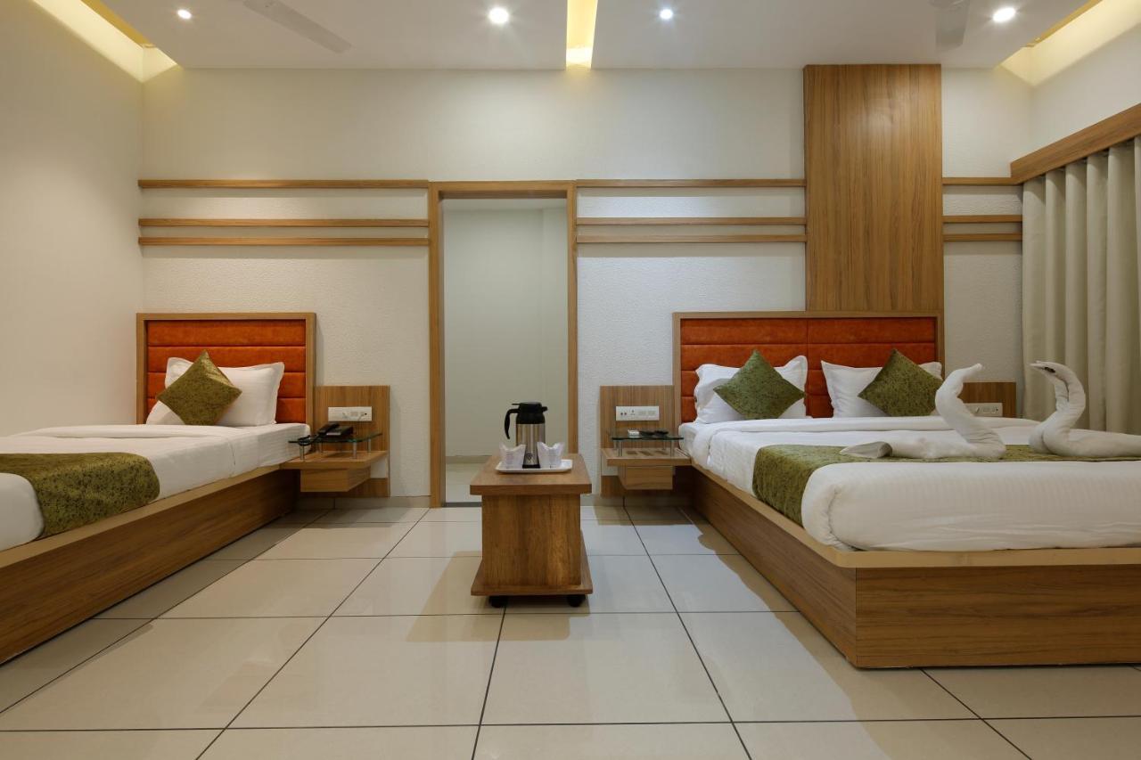 Hotel Decent Unjha Exterior photo